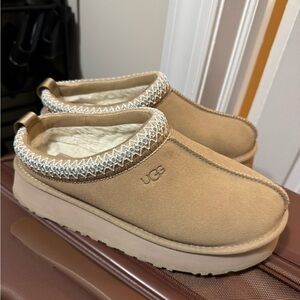 UGG Tazz II Sand Size 8